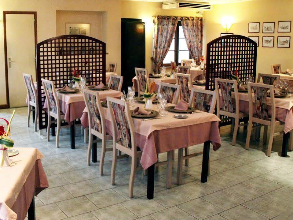 Logis Hotel De La Paix - Турню Экстерьер фото